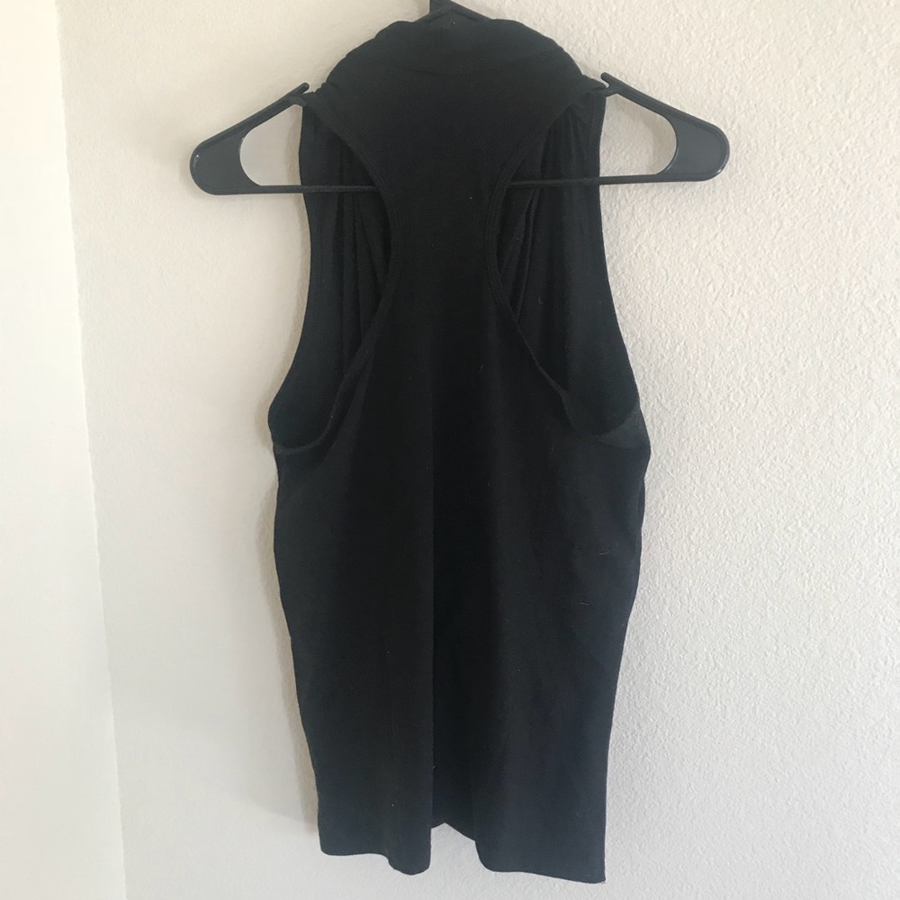 BLACK FABLETICS WORKOUT TOP - Picture 4 of 4